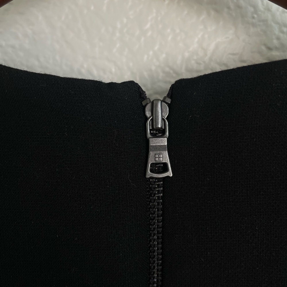 BCBGMaxAzria Black and White Geometric Sleeveless Blouse - Picture 9 of 11